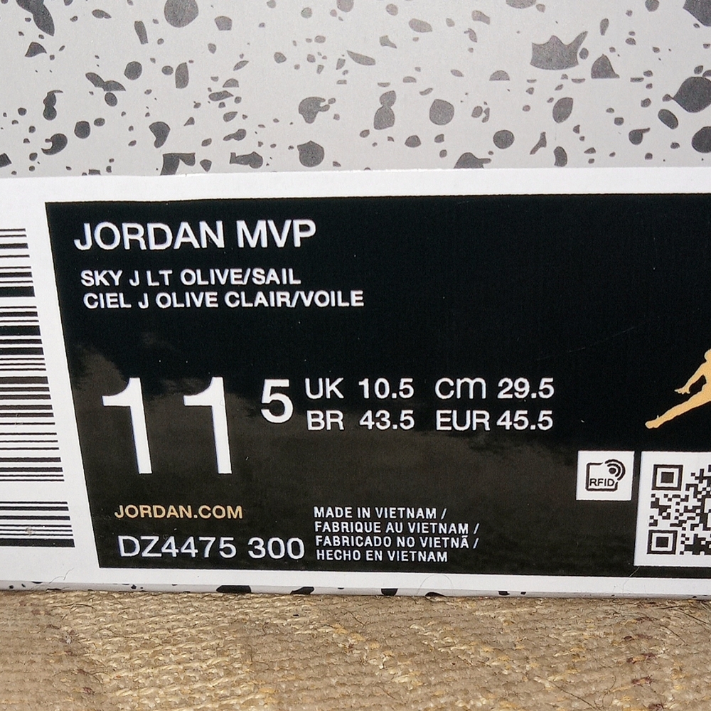 Jordan Men's Green Sneakers - Picture 6 of 8
